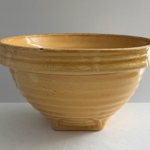 1940s McCoy Yelloware Bowl: Vintage Beehive Ribbed Bowl (9 1/2&quot;)