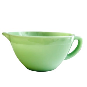 Vintage Fire King Jadeite Batter Bowl / Spouted Mixing Bowl / Fruit Bowl / Jade Glass Work Bowl / Fire King