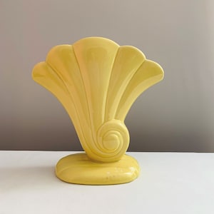 Mid-Centiury Yellow Fan Vase from Red Wing USA Pottery