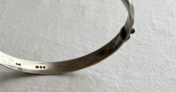Mid-Century Sterling Silver Diamond Pattern Bangl… - image 10