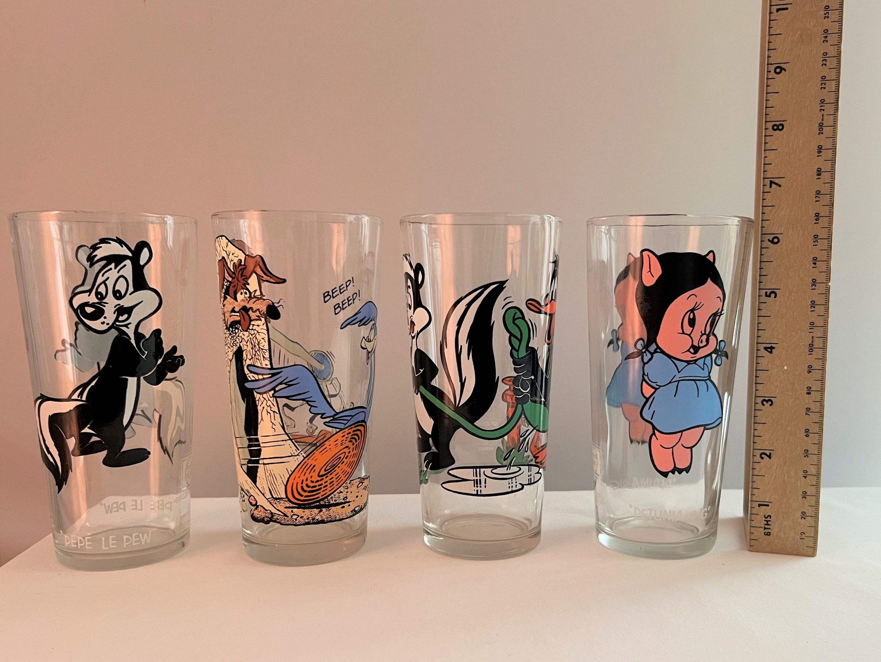 4 Vintage 1973 Looney Tunes Glass Set / Petunia Pig, Daffy