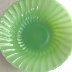 Vintage Jadeite 8 Inch Swirl Bowl / FIRE KING Anchor Hocking / Green Jadeite Bowl
