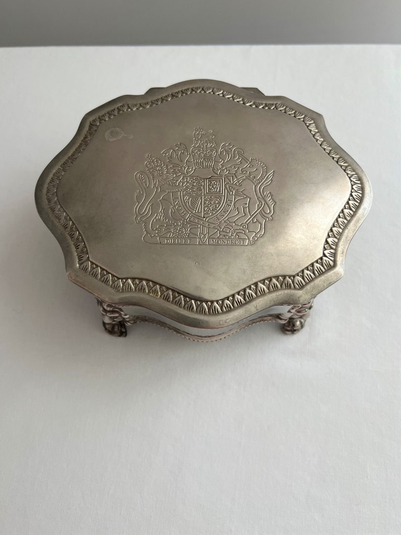 Vintage Lion Jewelry Box Aged Silver Plated Dieu Et Mon Droit God and My Right United Kingdom Coat of Arms Ornate Box 4 Lion Head Feet image 5