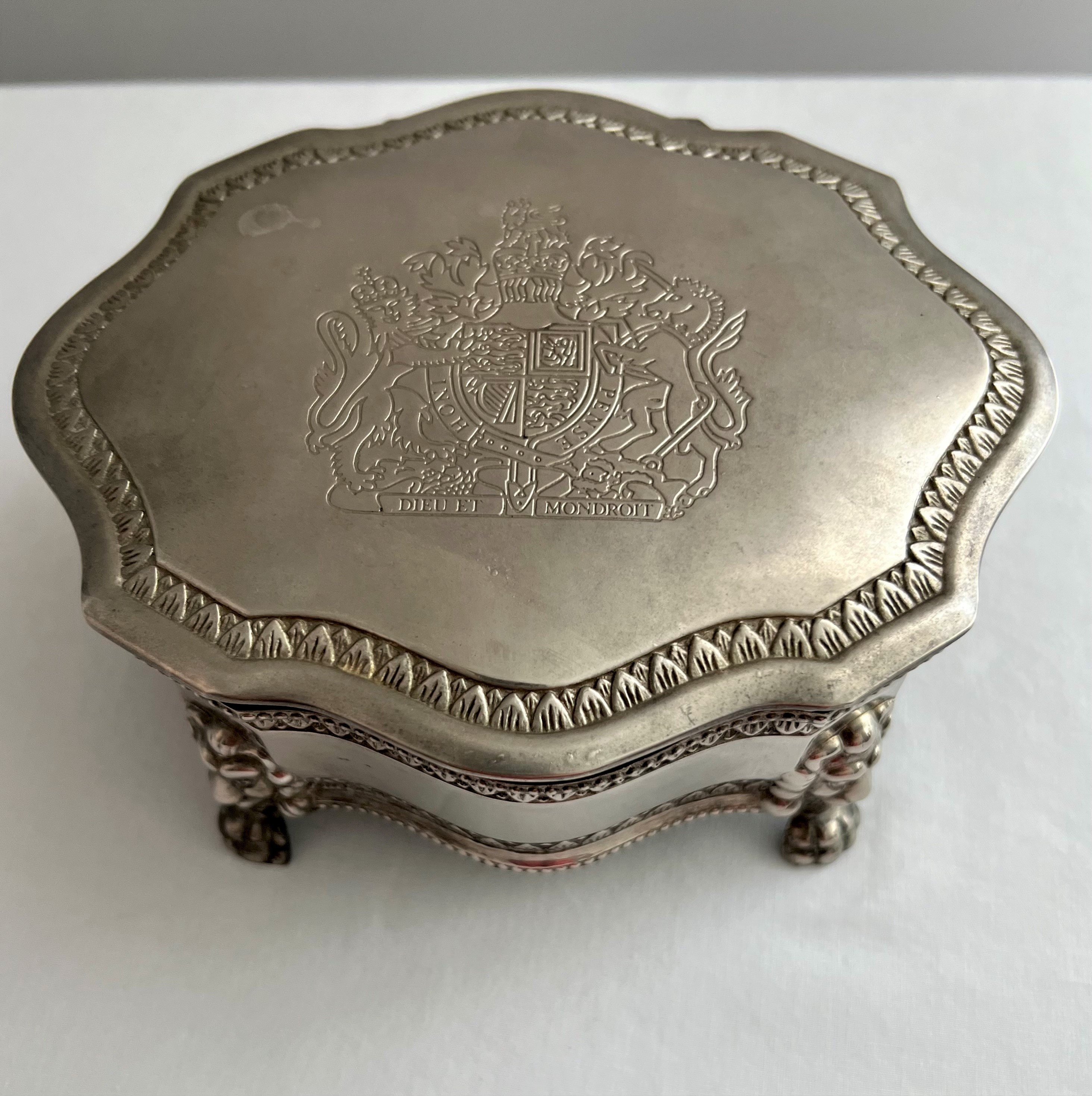 Vintage Lion Jewelry Box dieu Et Mon Droit God and My Right United Kingdom Coat of Arms Box on 4 Lion Head Feet Etsy