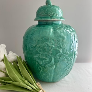 Vintage Green Crackle Glaze Ginger Jar / Beautiful Green 12&quot; Chinese Ginger Jar
