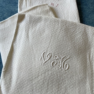 Conjunto de toalhas de mão com 3. Panos antigos de cânhamo francês ou uso para tecido de almofada, tingimento ou para projetos de costura. Têxteis rústicos para casa.