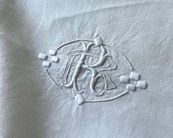 Antiek Frans linnen laken: crèmegeborduurd eenpersoons laken met monogram R