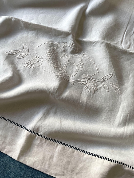 アンティークフレンチリネンベッドシーツ：刺繍モノグラムと