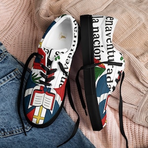 Women’s lace-up canvas shoes