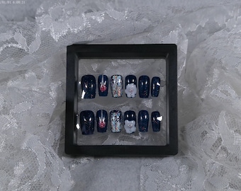 Handgemaakte pers op de nagels