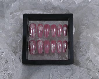 Handgemaakte pers op de nagels