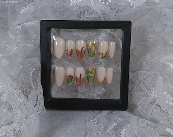 Handgemaakte pers op de nagels
