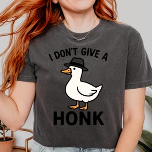 Vintage Goose Comfort Colors Tee: Trendy Oversized Graphic T-Shirt