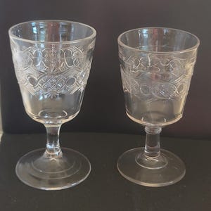 Set of 2 EAPG &quot;Chain with Star&quot; Goblets