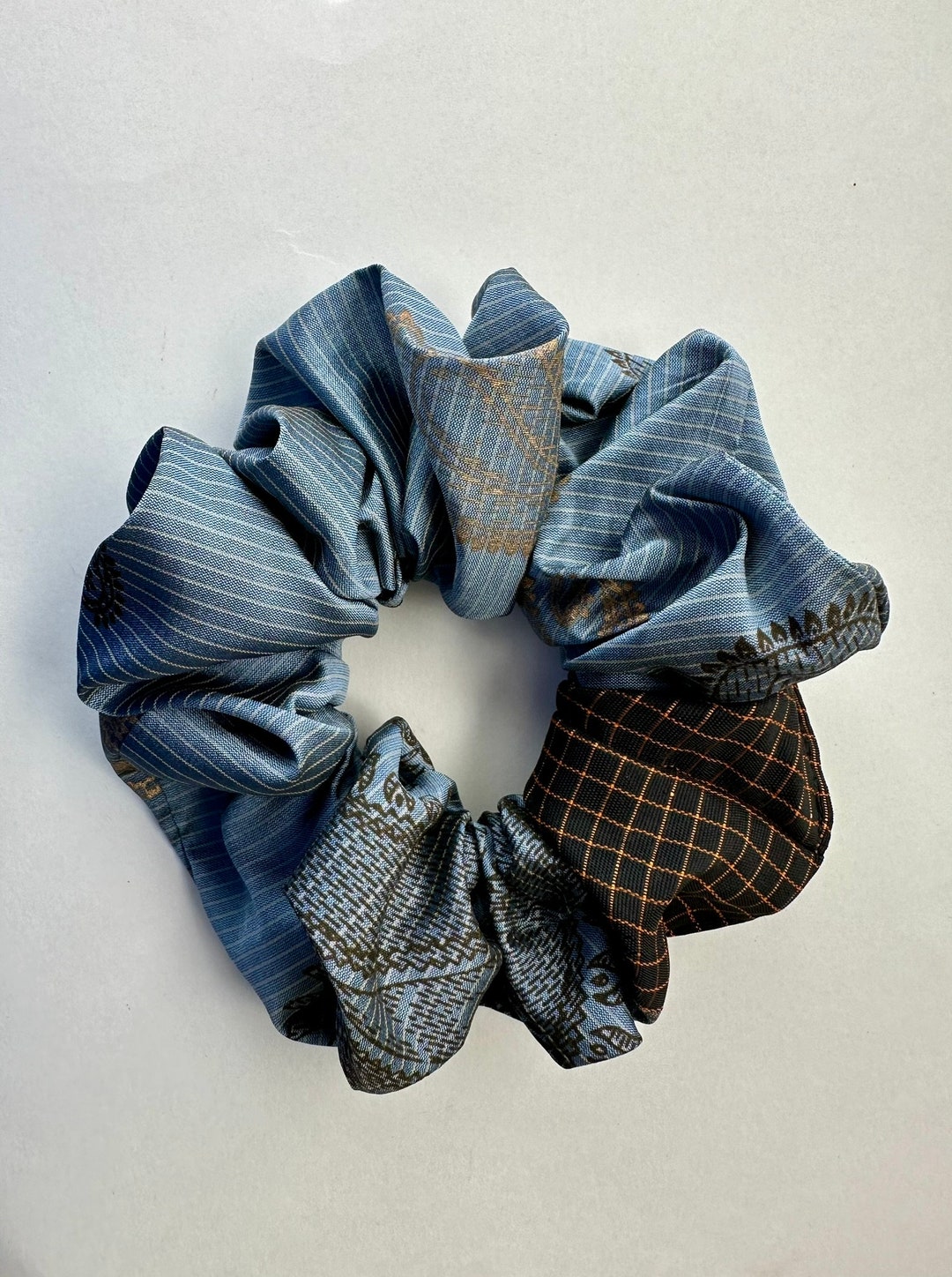 Paisley in finta seta pronto legato crema e oro / scrunchie Paisley in finta seta pronto legato crema e oro / scrunchie