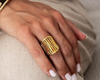 Anillo llamativo único de acero inoxidable chapado en oro, anillo ajustable de alta calidad.
