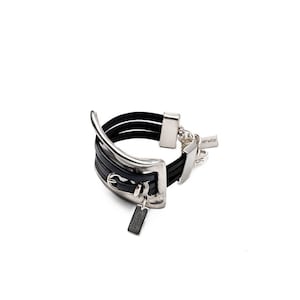 Unisex Statement Armband, große Armspange aus Metall und Leder im Stil von Uno de 50 Bild 6