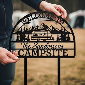 名前入りカスタムキャンプ場サイン、キャンプ用メタルサイン、キャンプ場ウェルカムサイン、家族へのキャンプギフト、RVキャンプ場ヤードステーク、RVキャンピングカーギフト