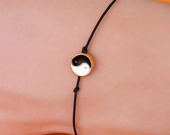 Adjustable Yin Yang Friendship Bracelets: Minimalist Matching Jewelry Set for Couples, Black & White Cord