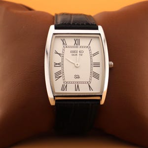 Crafted with precision Seiko Slim Vintage Barrel Tank Quartz Men's Wrist Watch With White Dial and New Black Strap