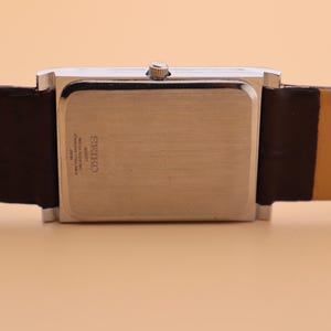 Seiko Slim Vintage Quartz herrklocka med skarp finish, vit urtavla, levereras med nytt batteri och ett mörkbrunt läderarmband bild 4