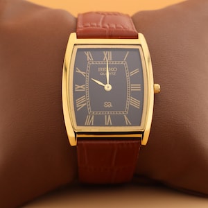 Made for your moment Seiko Slim Vintage Barrel Tank Quartz Men's Wrist Watch With Black Dial and New Camel Strap