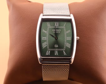 Mit Präzision handgefertigte Seiko Slim Vintage Barrel Tank Quarz Herrenarmbanduhr mit grünem Zifferblatt und neuem Mesh-Band
