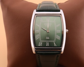 Mit Präzision handgefertigte Seiko Slim Vintage Barrel Tank Quarz Herrenarmbanduhr mit grünem Zifferblatt und neuem grünen Armband