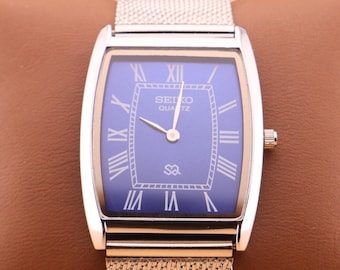 Reloj de pulsera Seiko Slim Vintage Barrel Tank de cuarzo para hombre con esfera azul, clásico y con un toque especial.