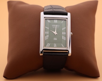 Relógio masculino Seiko Slim Vintage Quartz moderno e clássico, com mostrador verde, bateria nova e pulseira de couro preto genuíno.