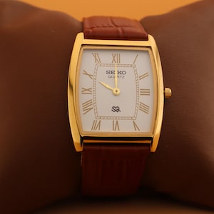 Confidence in every tick Seiko Slim Vintage Barrel Tank Quartz Men's Wrist Watch With White Dial and New Camel Strap