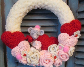 Crochet Pattern Valentine Wreath With Cute Mouse by Teri Crews instant download