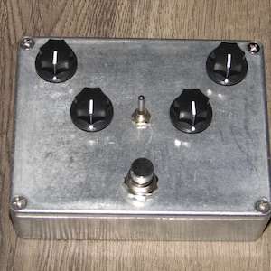 Harsh Feedback device // stomp box // effect pedal // Electro Lobotomy ( pre order )