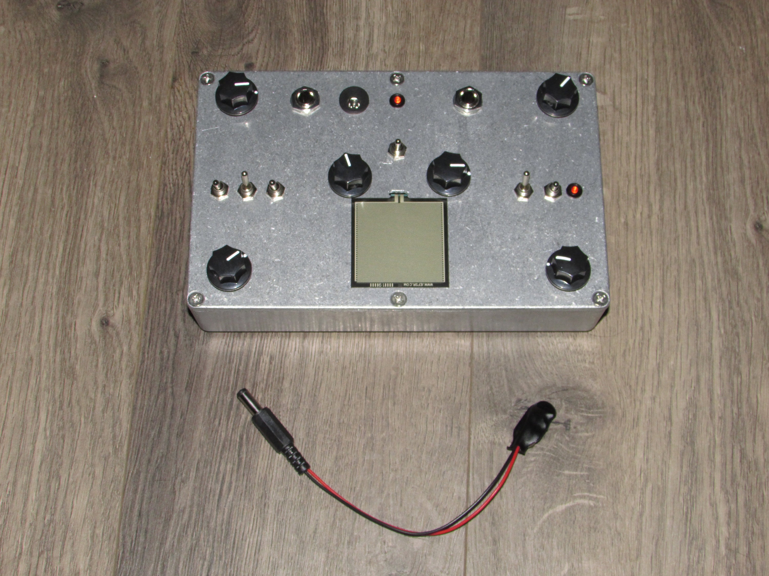 2 Oscillator Drone Box With Touch Sensor + External Input / Wave Shaper ...