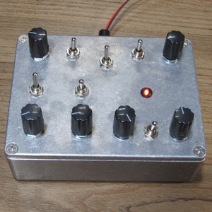 Particle Smasher // Noise Device // Synth // Sound Generator // signal processor // effect unit // Electro Lobotomy ( pre order )