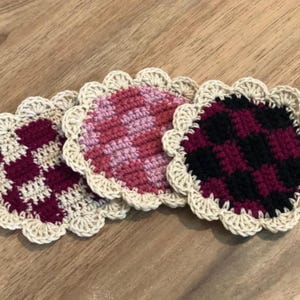 Plaid & Pretty – Cute Cottagecore Crochet Coaster Set (3-Pack)