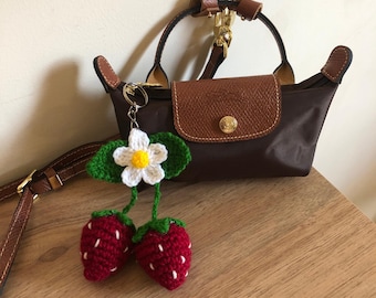 Schema portachiavi all'uncinetto con fragole / Tutorial fai da te per ciondolo per borsa (PDF)