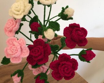 Tutorial all'uncinetto per realizzare fiori e boccioli di Barbie fatti a mano / PDF floreale fai da te realistico