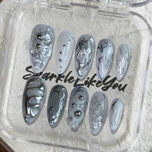 Futuristische Presse auf den Nägeln | Silber Chrom Stiletto Nägel | Industrielle 3D Nägel | Metallic Fake Nägel | Handgemacht von mir | Geschenk für Sie
