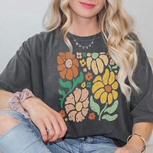 Boho Daisy Flower Comfort Colors Tee Shirt, Botanical Tee Boho Tee Wildflower Shirt, Retro Floral T-Shirt, Trendy Gardener Plant Shirt Gift