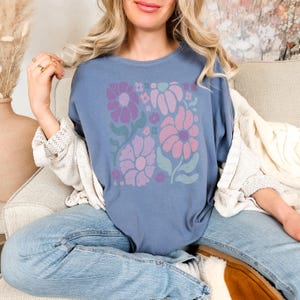 Boho Daisy Flower Comfort Colors Tee Shirt, Botanical Tee Boho Tee Wildflower Shirt, Retro Floral T-Shirt, Trendy Gardener Plant Shirt Gift