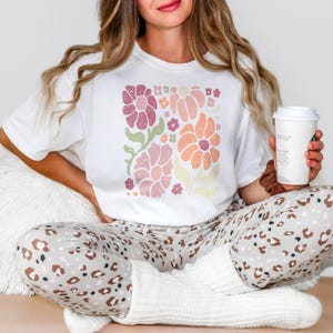 Boho Daisy Flower Comfort Colors Tee Shirt, Botanical Tee Boho Tee Wildflower Shirt, Retro Floral T-Shirt, Trendy Gardener Plant Shirt Gift