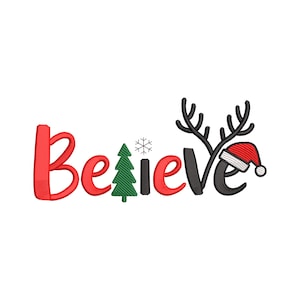以下が含まれることがあります： 赤、黒、緑で「Believe」と刺繍されたデザイン。文字「B」は赤色で、その後に緑色のクリスマスツリー、雪の結晶、文字「ieve」が続きます。「v」は黒い角とサンタの帽子に置き換えられています。
