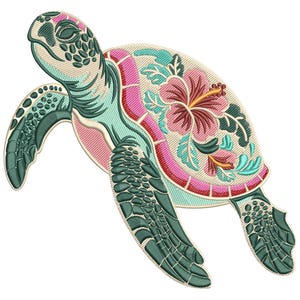 Puede incluir: Diseño bordado de tortuga marina con cabeza y aletas turquesas, caparazón beige con detalles rosas y rojos, y una gran flor de hibisco. La tortuga tiene un aspecto detallado y texturizado, ideal para ropa o decoración del hogar.