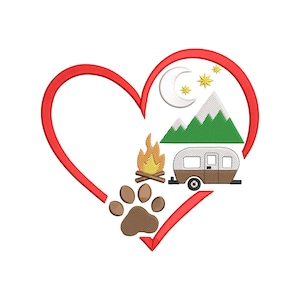 Könnte beinhalten: Gesticktes Design mit roter Herzform und Camping-Motiven. Enthält einen braunen Pfotenabdruck, Lagerfeuer, Wohnwagen, Berge, Mond und Sterne. Ideal für Outdoor- und Tierliebhaber.