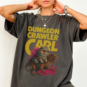 Camiseta de Carl de Dungeon Crawler, camiseta de la Princesa Donut y Mongo, regalo vintage para amantes de los libros, ropa de ciencia ficción y fantasía, camiseta unisex para lectores.