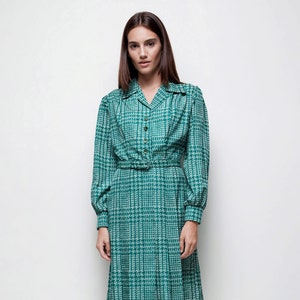 shirtwaist dress green houndstooth plaid polyester pleated vintage 70s LARGE L long sleeves image 1