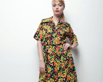 bright floral vintage 70s day dress black yellow orange short sleeves knee length LARGE L