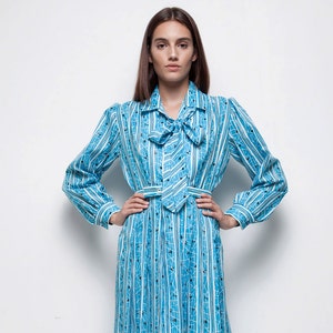 vintage 1970s ascot bow shirtdress mod blue stripes print LARGE L long sleeves knee length image 1