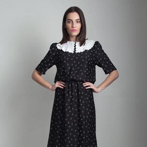 black white day dress low wide scallop collar floral embroidery short sleeves 80s vintage MEDIUM M image 1